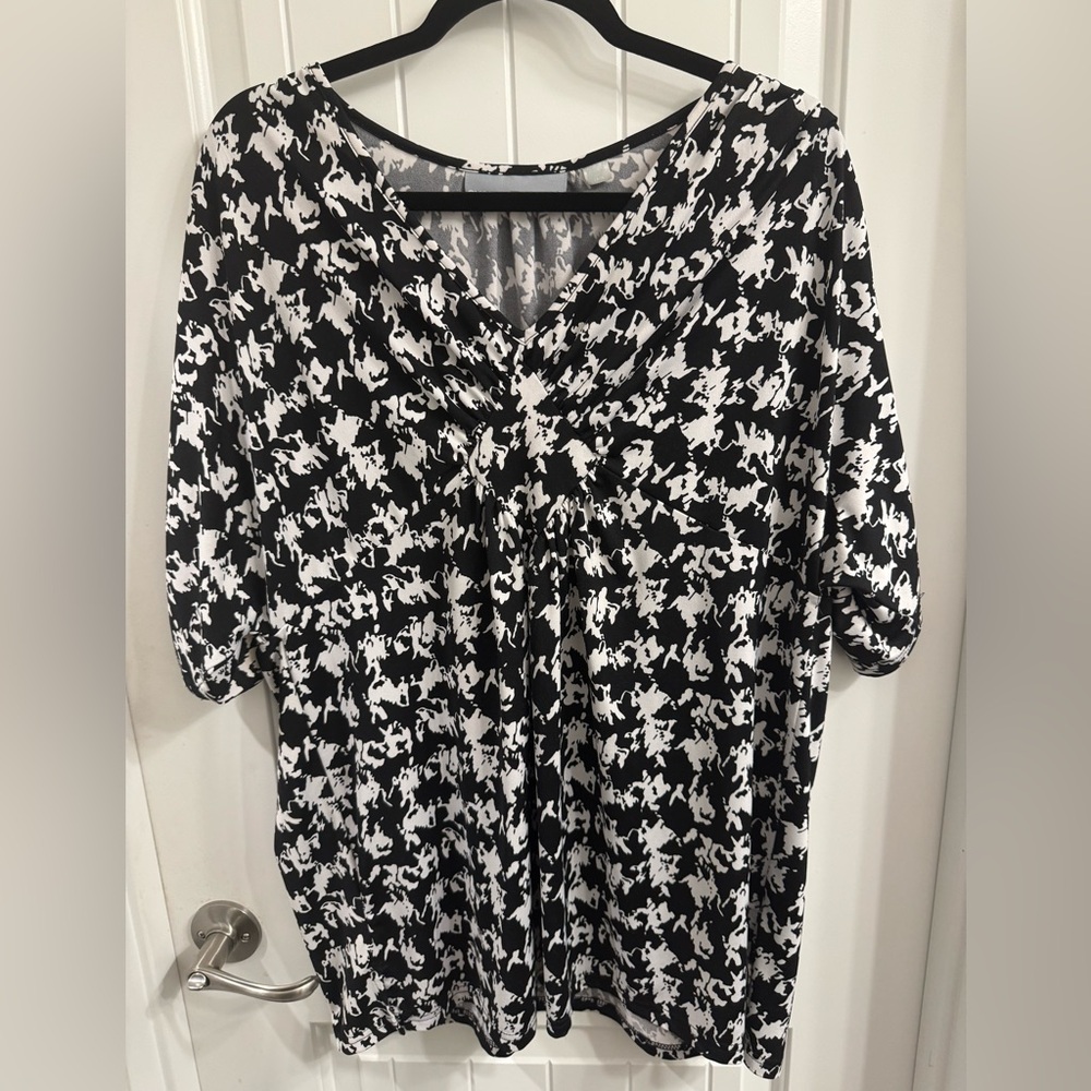 Avenue Plus Size 14/16 Black and White Open Sleeve Top